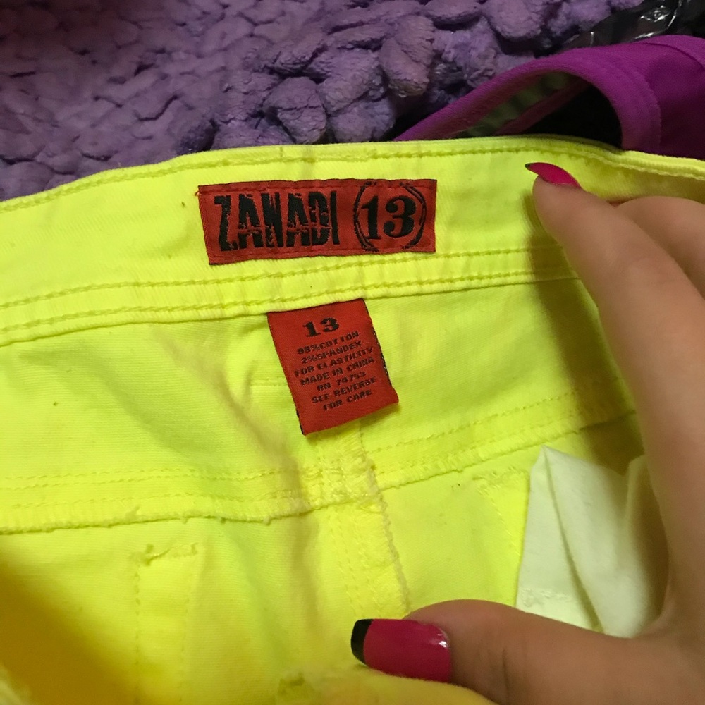 Shorts - Picture 3 of 3